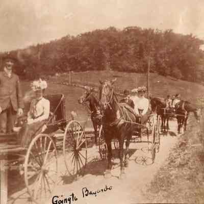 Waynesburg Album, Photo 06 - Travel party to Bayard home