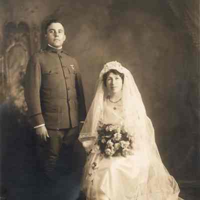 Floyd Spragg Strosnider and Alice Lazear (McCracken) Strosnider on their wedding day 22 December 1917