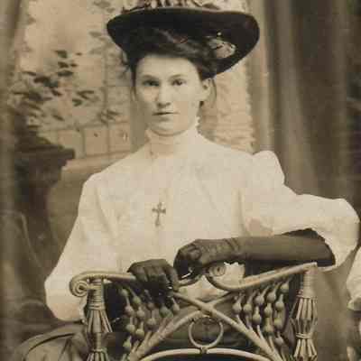 Frances (Cook) Livingood [1887-1926]: See WEB LINKS to DOWNLOAD high-resolution image.