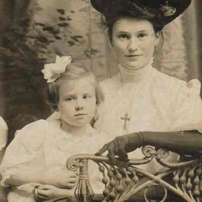 Frances (Cook) Livingood [1887-1926]: See WEB LINKS to DOWNLOAD high-resolution image.