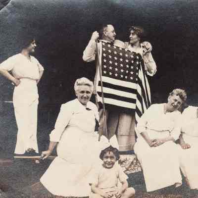 Dorothy Simpson (Minor) Cary [1894-1969] [Far left]