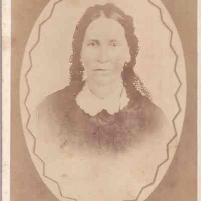 Eleanor (Morris) Linskea Album, Photo 04: See WEB LINKS to DOWNLOAD high-resolution image.