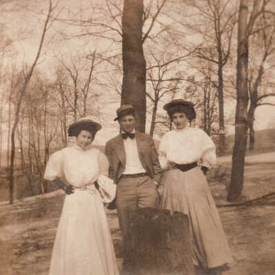 Glenn Jacob Roy Thornton Toothman Sr. [1891-1967] with friends