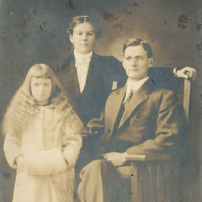 Thomas Lafayette Robinson [1883-1921] and his wife, Ora Catherine (King) (Robinson) Toothman [1883-1952], with their daughter, Lenore (Robinson) Toothman