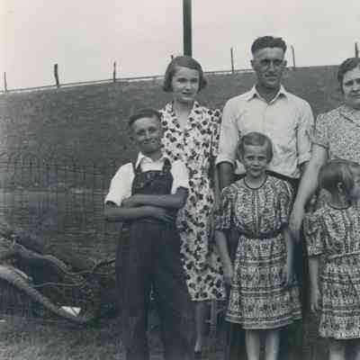 Walter Irvin Moore Sr. [1900-1987] and Lillian Irene (Cooley) Moore [1899-1976] family