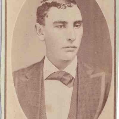 Eleanor (Morris) Linskea Album, Photo 06: See WEB LINKS to DOWNLOAD high-resolution image.