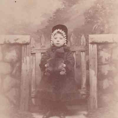 Phelan-Walker Album, Photo 07 - Jane Phelan "Jany" Hogue [1881-1972]