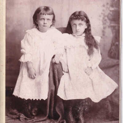Kline-Moredock Album 01, Photo 11 - Nellie Virginia Kline [1893-1938] and Leah Kline [1890-1943]