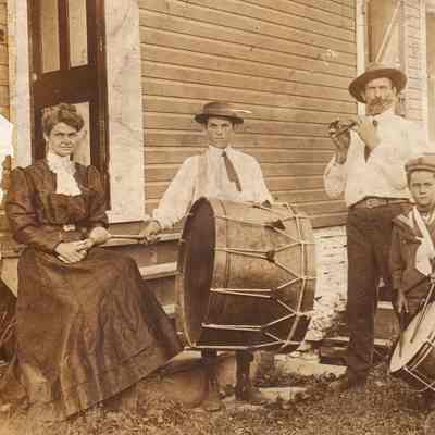 Amos Seymour Brewer and Olive E. (Rose) Brewer family