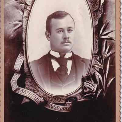 Vance-McFarland Album 02, Photo 04 - Jeremiah Ellsworth "Jerry" Debolt [1869-1948]: See WEB LINKS to DOWNLOAD high-resolution image.