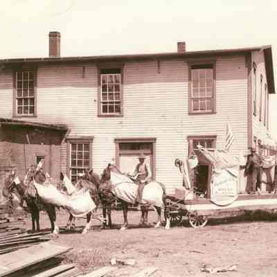 Dunkard Oil & Gas Company of Mount Morris - Parade float, 1896