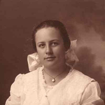 Dr. Dorothy Hewitt [1902-1986]