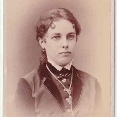 Pauley-Thompson Album, Photo 10 - Nora (Rogers) Stidger: See WEB LINKS to DOWNLOAD high-resolution image.