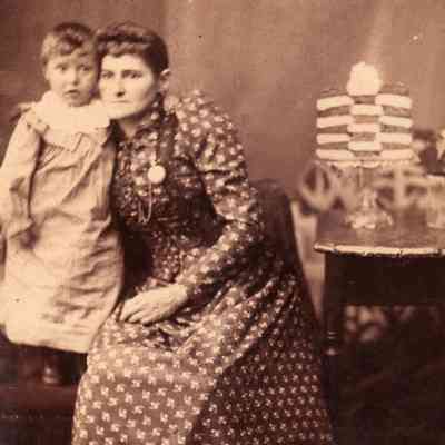 Eliza Anne (Garret) Watson with her daughter Esna Dale Watson