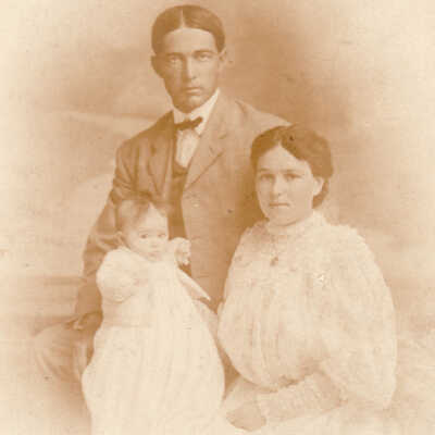 Remembrance Ellsworth Kent [1873-1937] with Lillian Maude (Rice) Kent [1880-1933] and Helen Rice Kent [1903-1982]