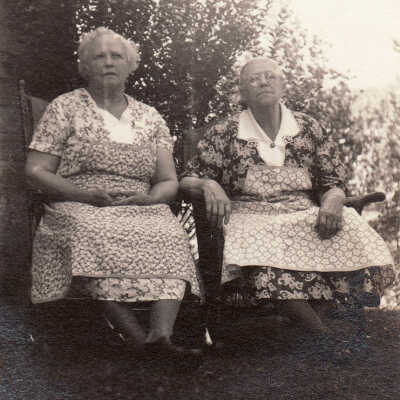 Abigail "Muddy" (Kiger) Toothman [1870-1964] and believed to be her sister, Catherine "Kate" (Kiger) Merrifield [1862-1954]