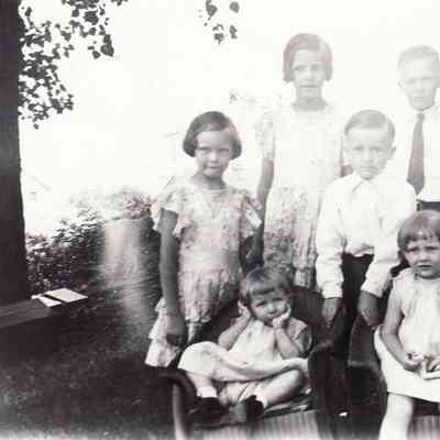 Grandchildren of Ewing Oliver Cooley [1867-1941] and Annie Jane (Taylor) Cooley [1877-1959]