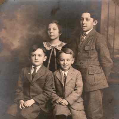 Eli Blaine Orndoff and Goldie Agnes (Carpenter) Orndoff family