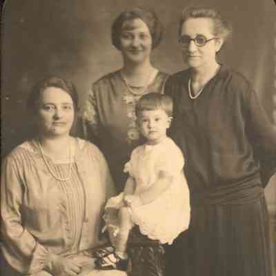 Israel Kent and Lydia (White) Kent family - Four generations
