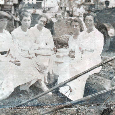 Ammons-Moredock Album 01, Photo 04 - Goodwin, Huston, Iams, Ammons, Huston