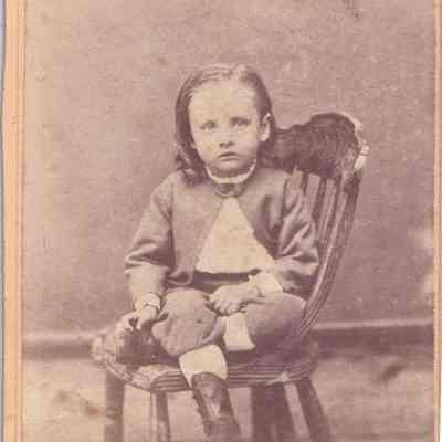 Eleanor (Morris) Linskea Album, Photo 08: See WEB LINKS to DOWNLOAD high-resolution image.