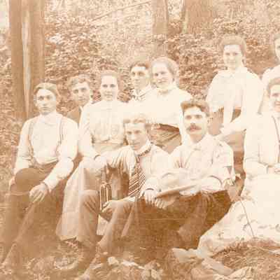 Lulu (Hewitt) Hart [1878-1962] and friends