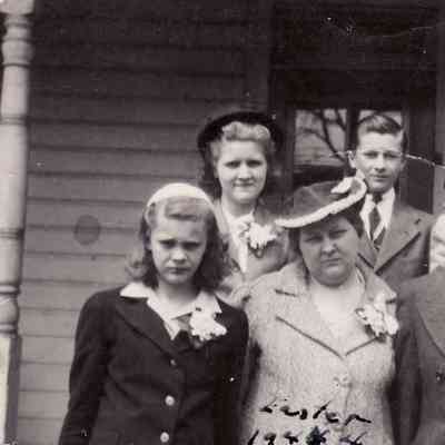 Walter Irvin Moore Sr. [1900-1987] and Lillian Irene (Cooley) Moore [1899-1976] family