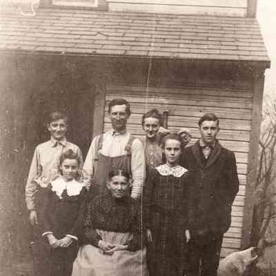 Frank Eastman Moore [1877-1966] and Louella (Cropp) Moore [1876-1930] family
