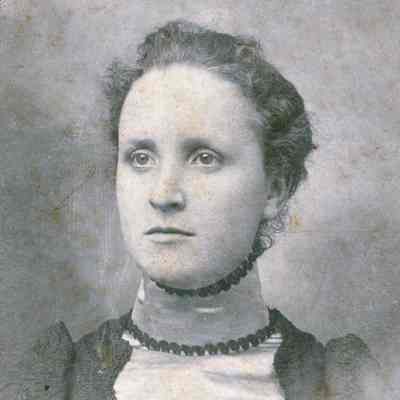 Nellie (Hopkins) Cooper [1882-1962], age 19
