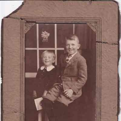 Samuel H. Sproat and Lela Bell (Davis) Sproat family: See WEB LINKS to DOWNLOAD high-resolution image.