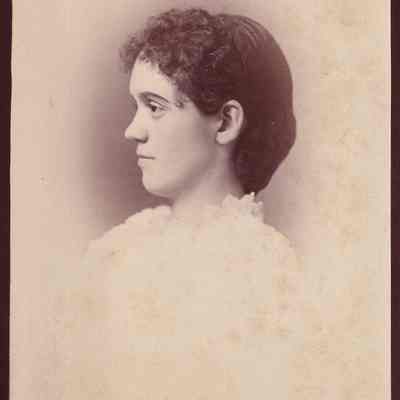 Phelan-Walker Album, Photo 10 - Rachel Emily "Emma" (Rinehart) Lucas [1861-1951]: See WEB LINKS to DOWNLOAD high-resolution image.