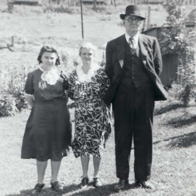 Betty (Brooks) Deems [1925-1986], Rachel Ann (Watson) Leasure [1891-1948], Camel Edward Leasure [1881-1966]