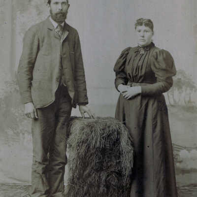 Ammons-Moredock Album 02, Photo 03 - John Reynolds [1865-1951] and Elizabeth Ann (Cummings) Reynolds [1865-1922]