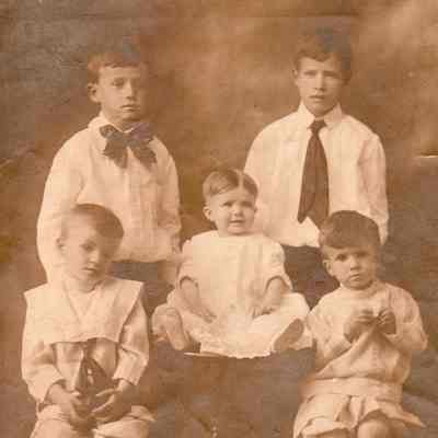 Miles Leonidas Hart and Lulu (Hewitt) Hart family