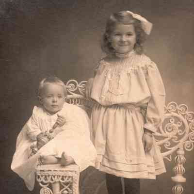 Lucile Janet (Rose) Fyke [on right]