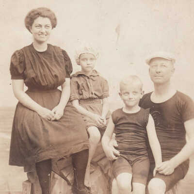 Thomas Spencer Crago and Margaret Leah (Hoge) Crago family