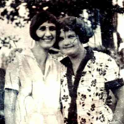 Ella Ruth (Bowler) Turner [1906-1996] [Right]