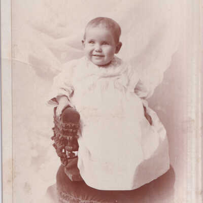Ammons-Moredock Album 02, Photo 20 - Anna (Moredock) (Hartley) Fuller [1893-1981]