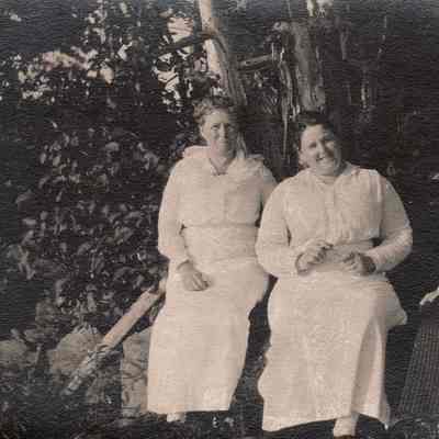 Harriet Craft (Miller) Minor [1865-1937] [Left]