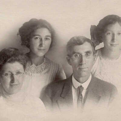 Rev. James Madison Morris [1866-1947] and Minnie Lou (Smith) Morris family