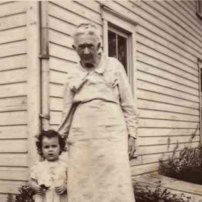 Sarah Matilda "Sadie" (Grandon) Cook [1862-1942] with her great-granddaughter, Marilee (Buchanan) Martin [1939-2024]