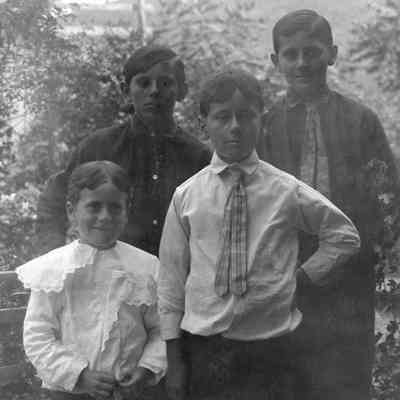 James Ellsworth Staggers and Amanda (McVay) Staggers family