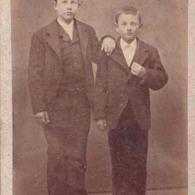 Eleanor (Morris) Linskea Album, Photo 13: See WEB LINKS to DOWNLOAD high-resolution image.