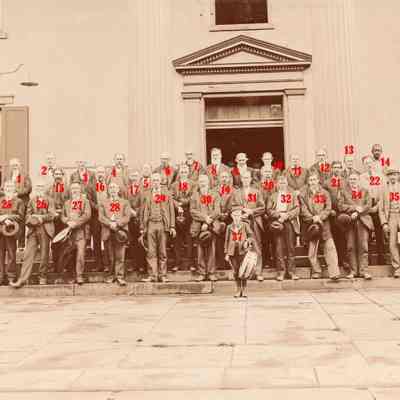 Civil War veterans in front of the Greene County Courthouse (Numbered): See WEB LINKS to DOWNLOAD high-resolution image.