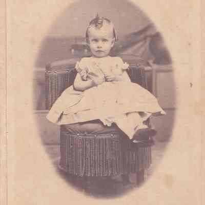 Eleanor (Morris) Linskea Album, Photo 16: See WEB LINKS to DOWNLOAD high-resolution image.