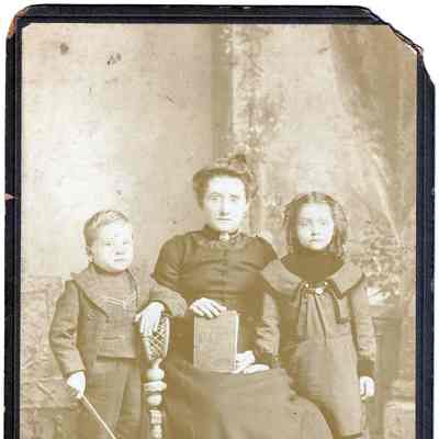 Roach family: See WEB LINKS to DOWNLOAD high-resolution image.