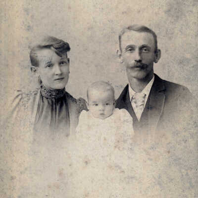 Ammons-Moredock Album 02, Photo 17 - Daniel Moredock [1862-1949] and Nora Harriet (Goslin) (Moredock) Sharpnack [1874-1967] with George Clinton Moredock [1893-1967]