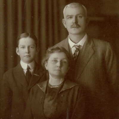 William Bell, his wife, Mary (Jacobs) Bell, and their son, Thomas Bell