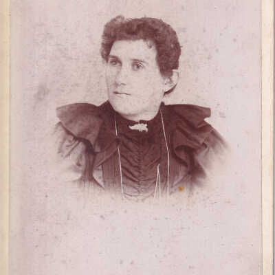 Kline-Moredock Album 01, Photo 03 - Lillian (Kline) (Roseberry) Moredock [1870-1954]