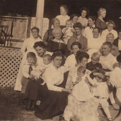 Gilmore Township women and children, 1916
